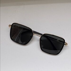 Beau Square Sunglasses